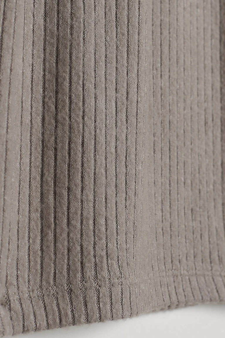 891097418