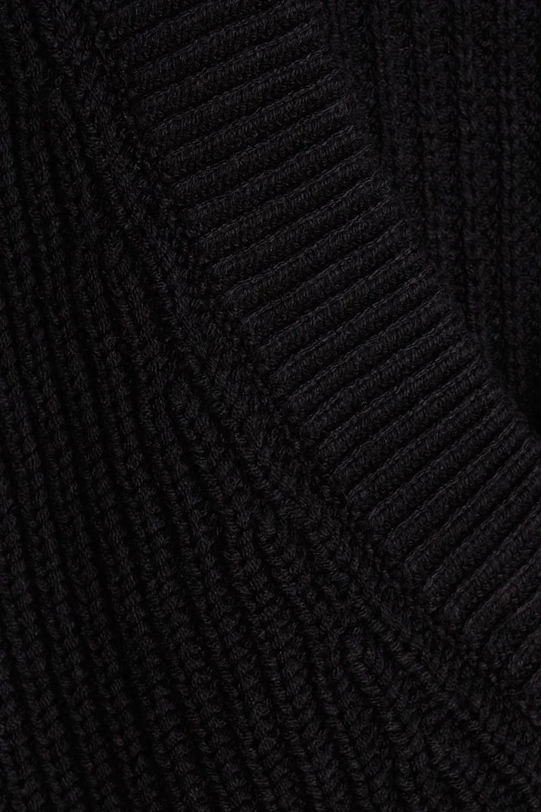 891129000