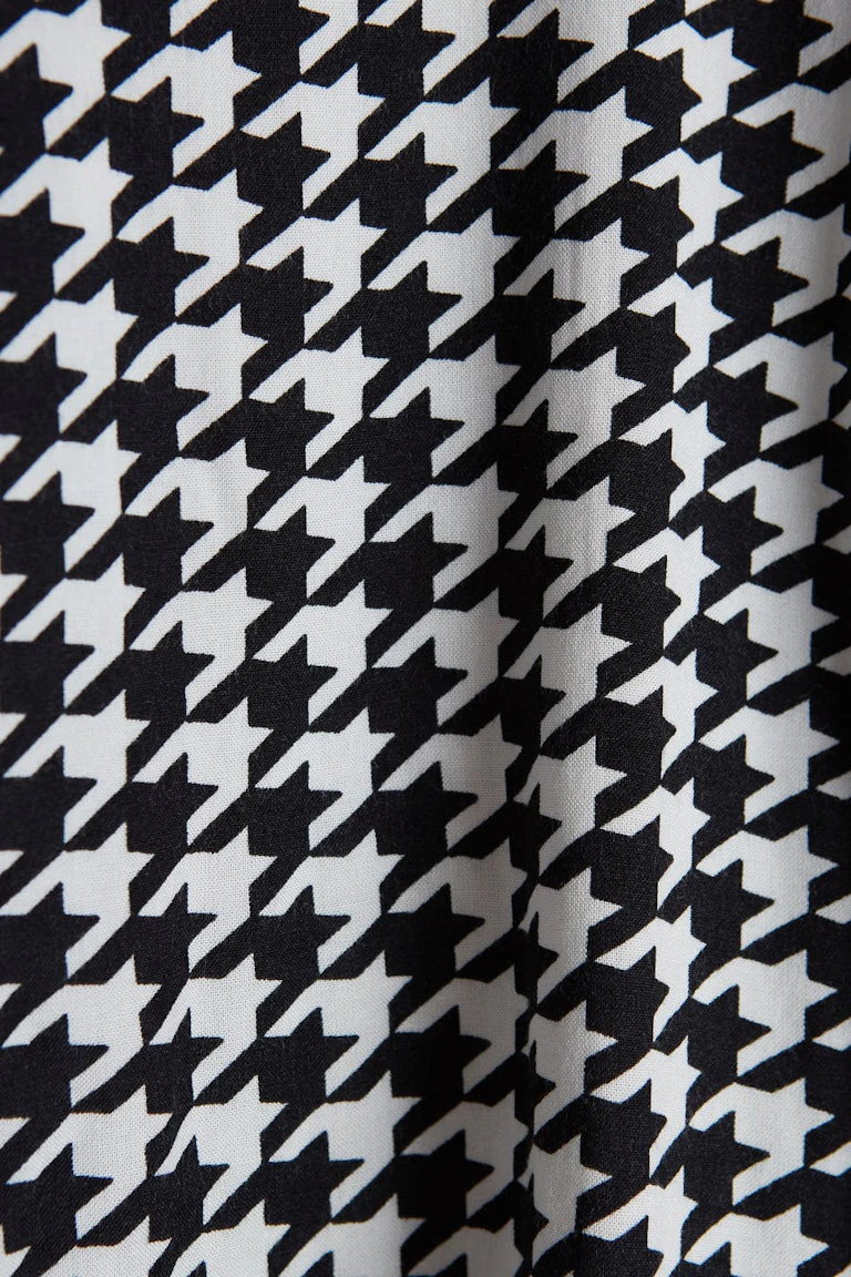 891181472