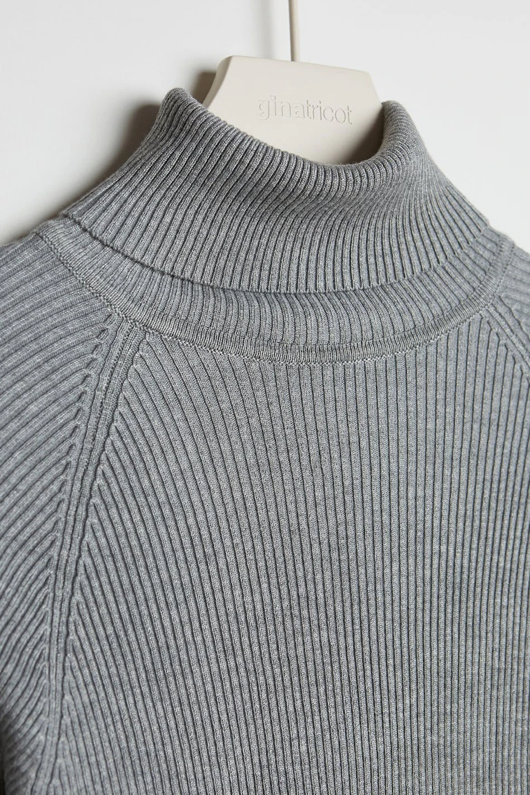 891368181