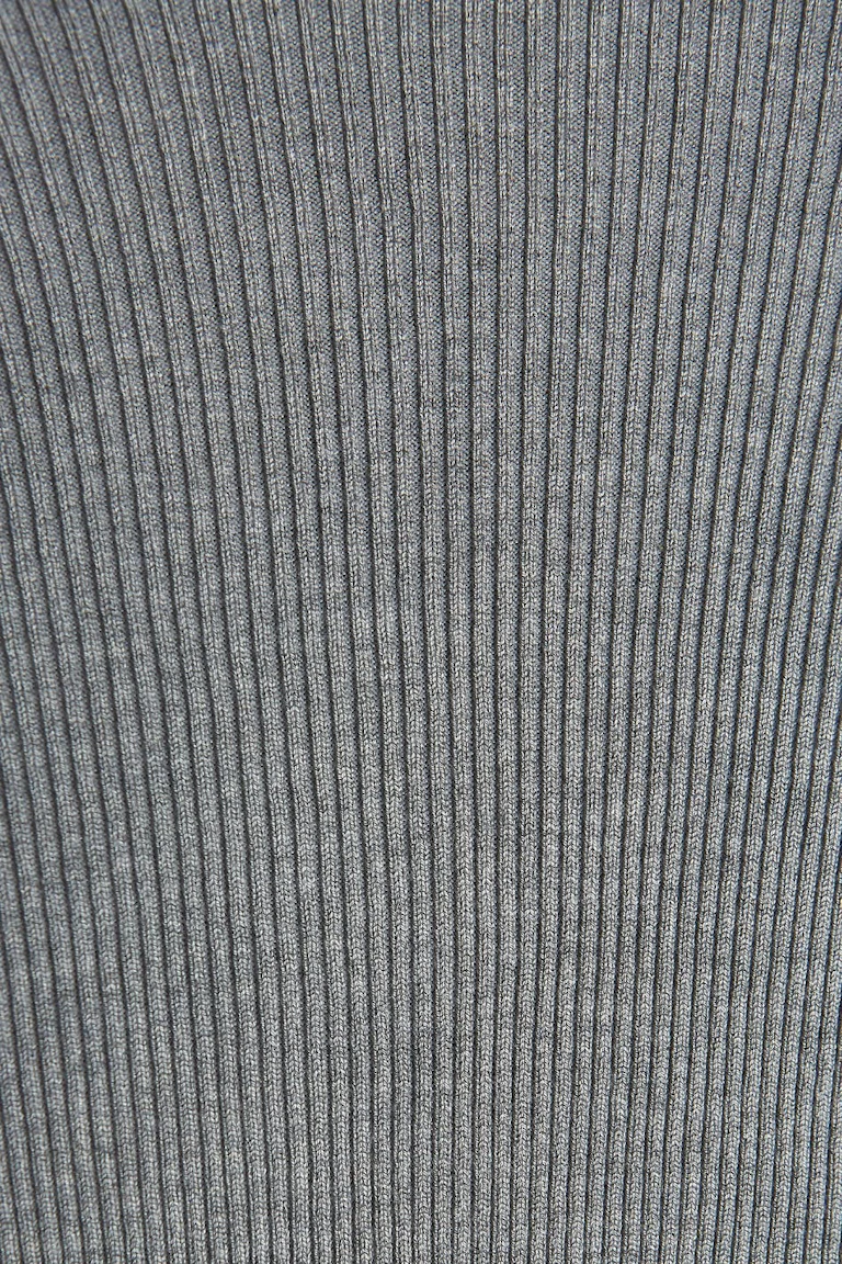 891368181