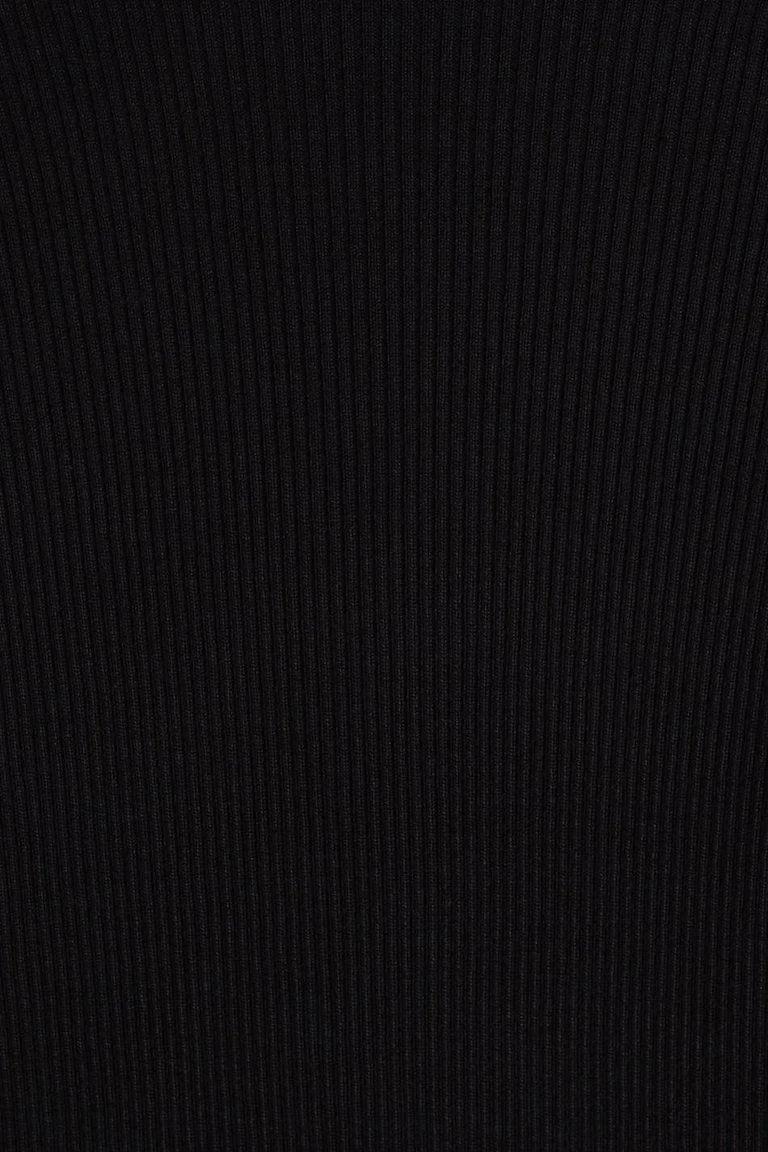 891369000