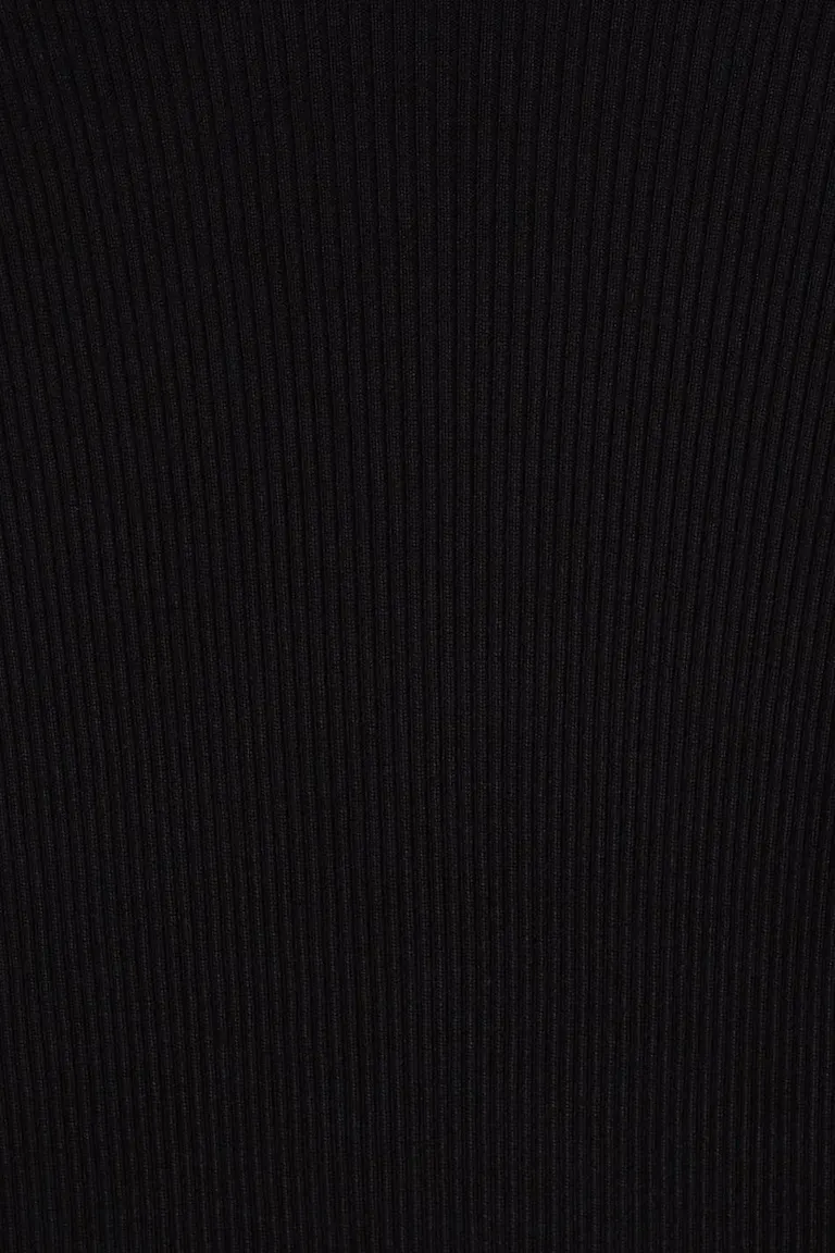 891369000