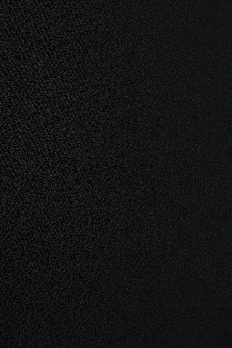 891769000