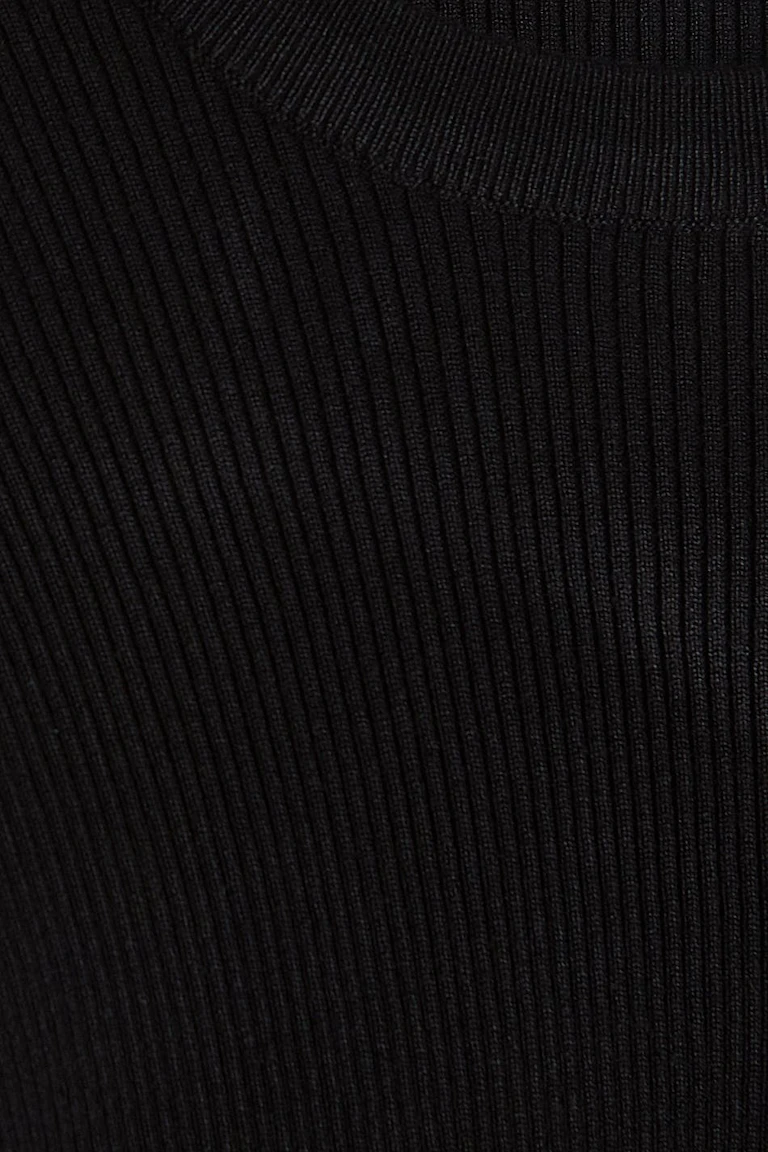 892119000