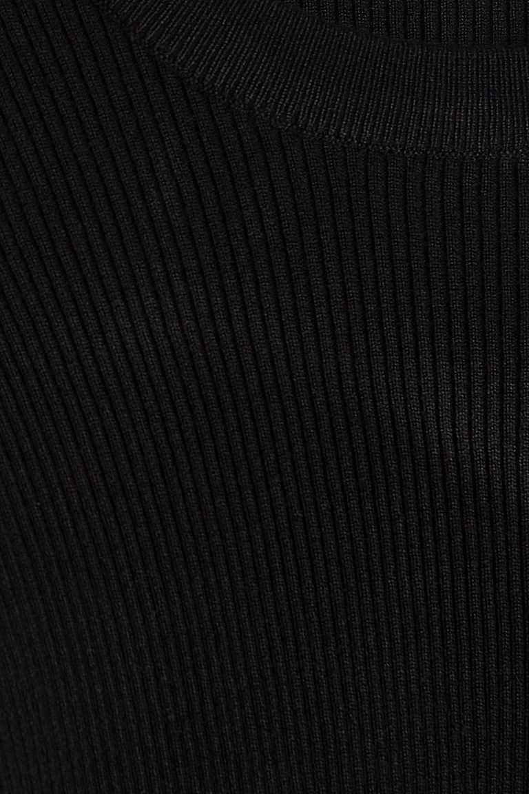 892119000