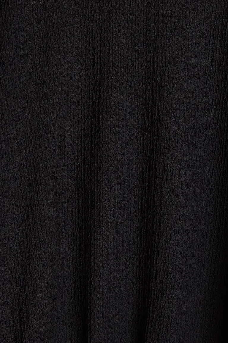 892589000