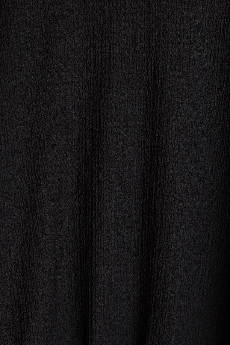 892589000